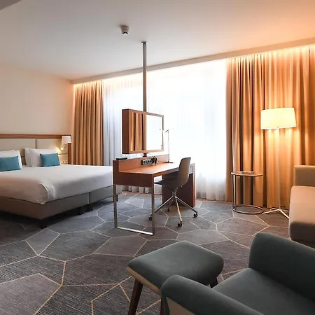 Crowne Plaza By Ihg Szálloda