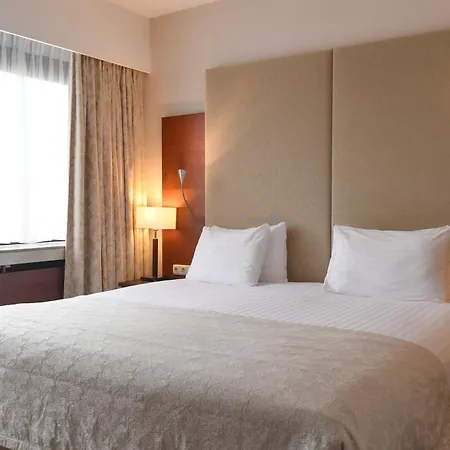 Crowne Plaza By Ihg Szálloda