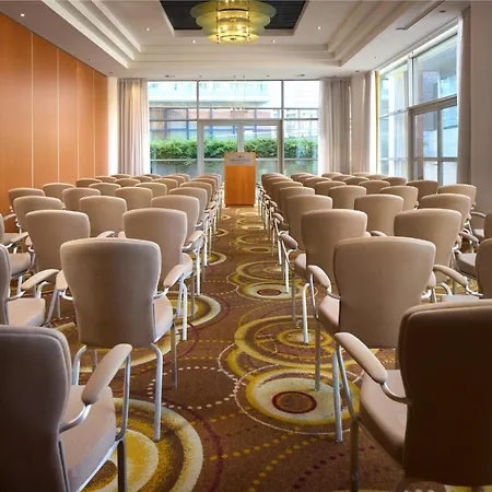 Crowne Plaza By Ihg Szálloda