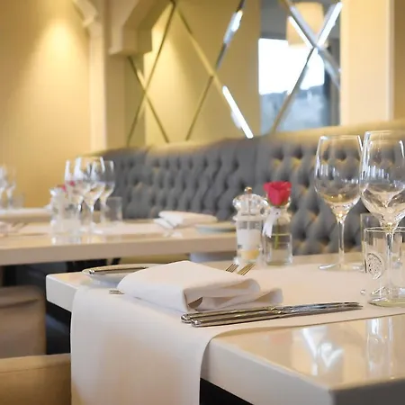 Crowne Plaza By Ihg Szálloda 4*