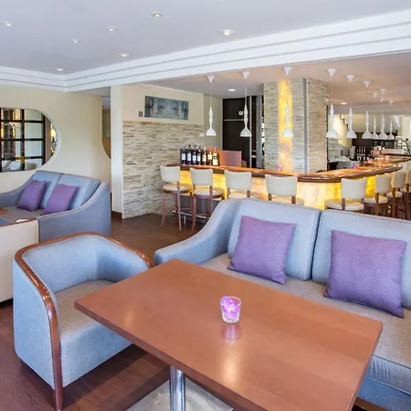Crowne Plaza By Ihg Szálloda 4*