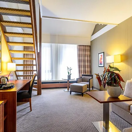 Crowne Plaza By Ihg Otel 4*