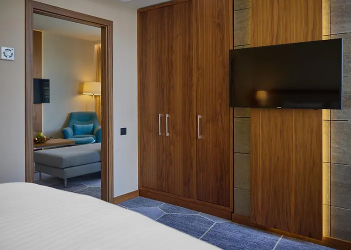 Hotel Crowne Plaza By Ihg 4*