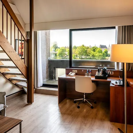 Crowne Plaza By Ihg Hotel