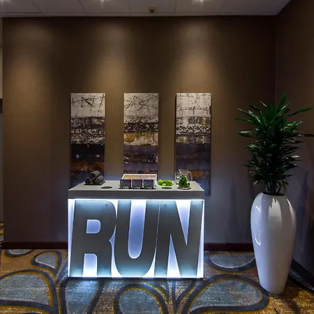 Crowne Plaza By Ihg Отель