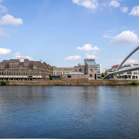 Crowne Plaza By Ihg Hotel