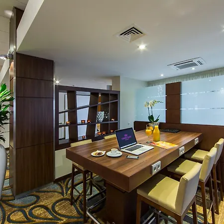 Crowne Plaza By Ihg Hotel
