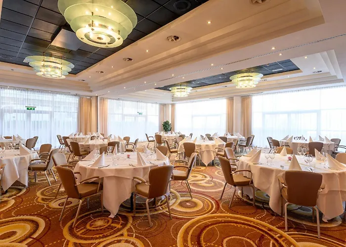 Crowne Plaza By Ihg מלון 4*