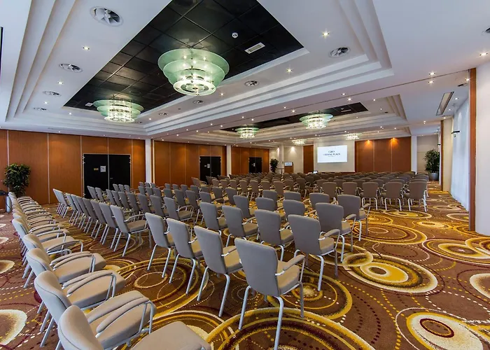 Crowne Plaza By Ihg Hotel 4*