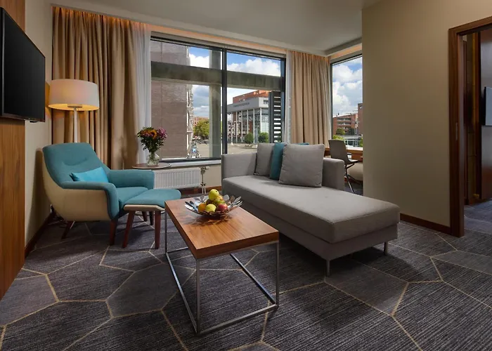 Crowne Plaza By Ihg Hotel