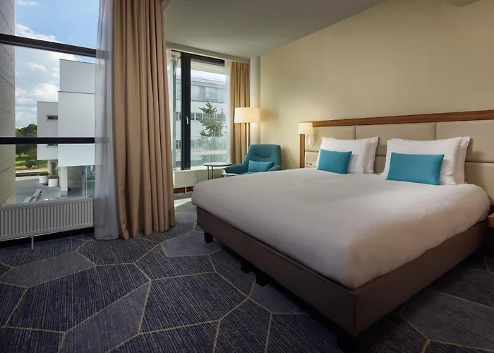 Crowne Plaza By Ihg מלון 4*