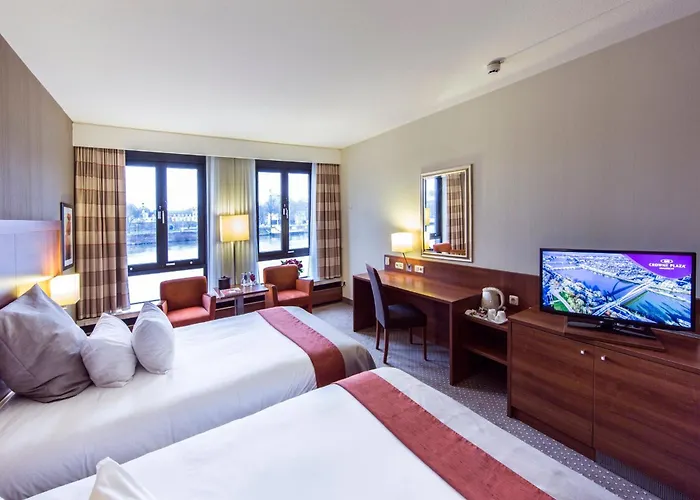 מלון Crowne Plaza By Ihg