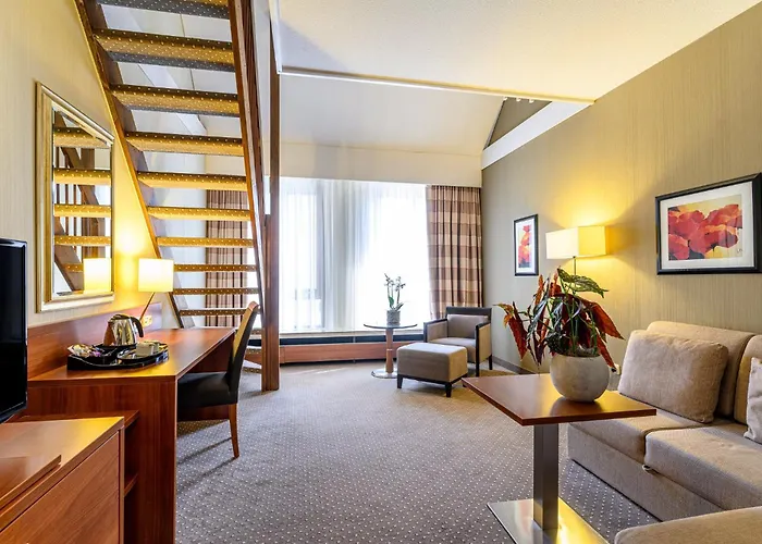 Crowne Plaza By Ihg Hotel 4*