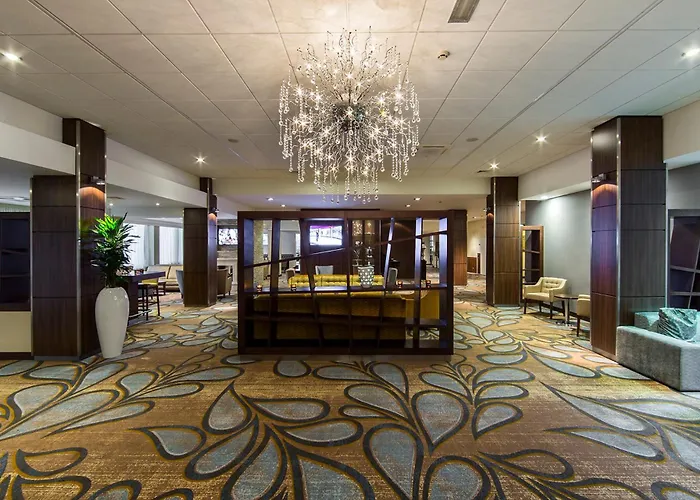 Crowne Plaza By Ihg מלון