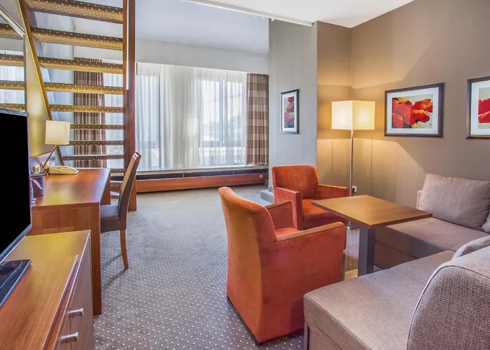 Crowne Plaza By Ihg Hotel 4*