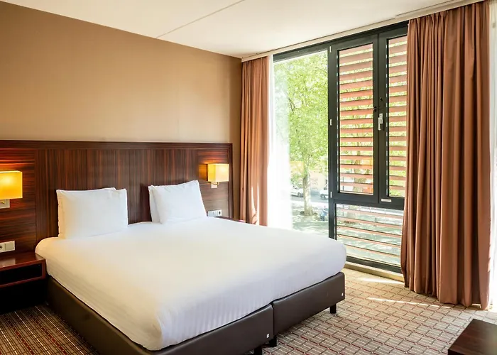 Crowne Plaza By Ihg 4*