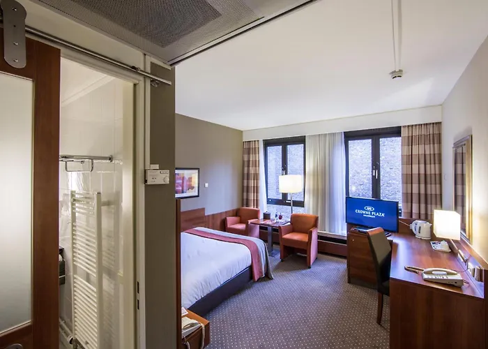 Crowne Plaza By Ihg Hotel 4*