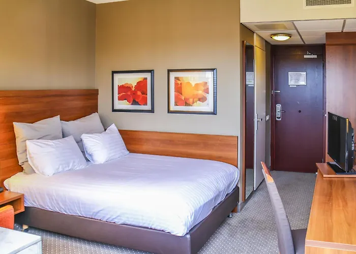 Crowne Plaza By Ihg 4*