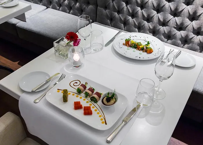 מלון Crowne Plaza By Ihg 4*