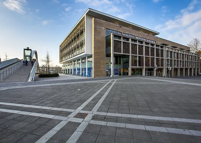 Crowne Plaza By Ihg מלון