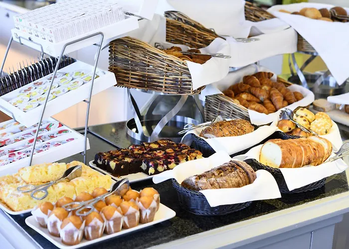 מלון Crowne Plaza By Ihg 4*