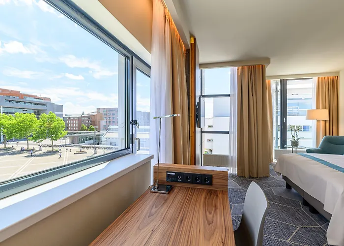 Crowne Plaza By Ihg מלון 4*