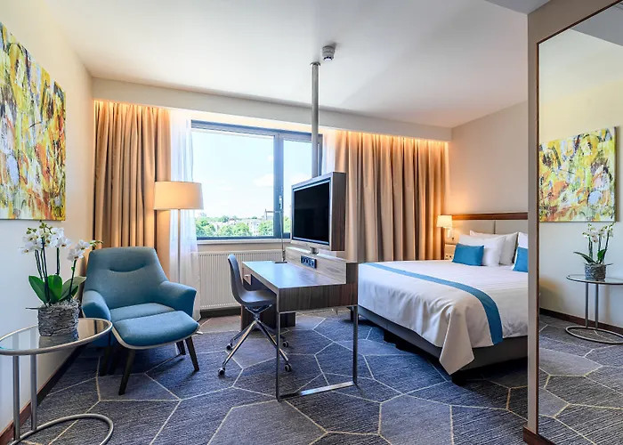 Crowne Plaza By Ihg 4*